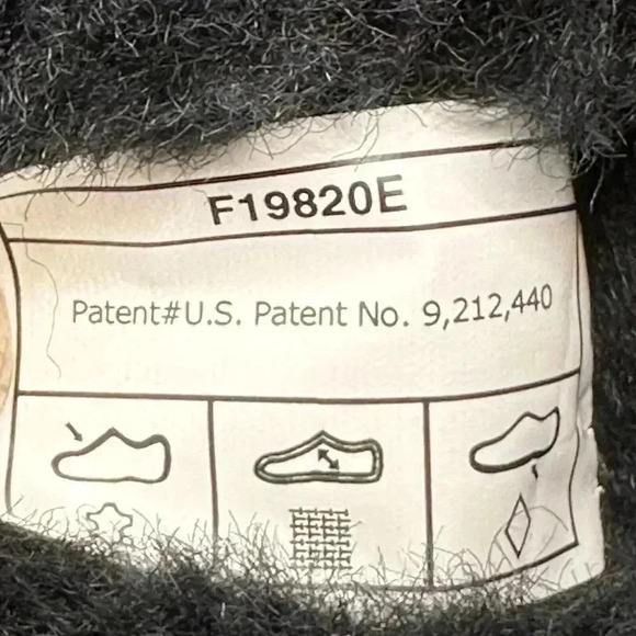 UGG Womens Sheepskin & Wool Lined Black Slippers Size 6 - Picture 4 of 16